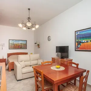 https://politeama-guest-house-pomelia.sicilyhotelsitaly.net